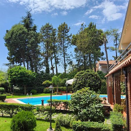 Villa Con Piscina Villa Scott Del Bernese นีโกโลซี ภายนอก รูปภาพ