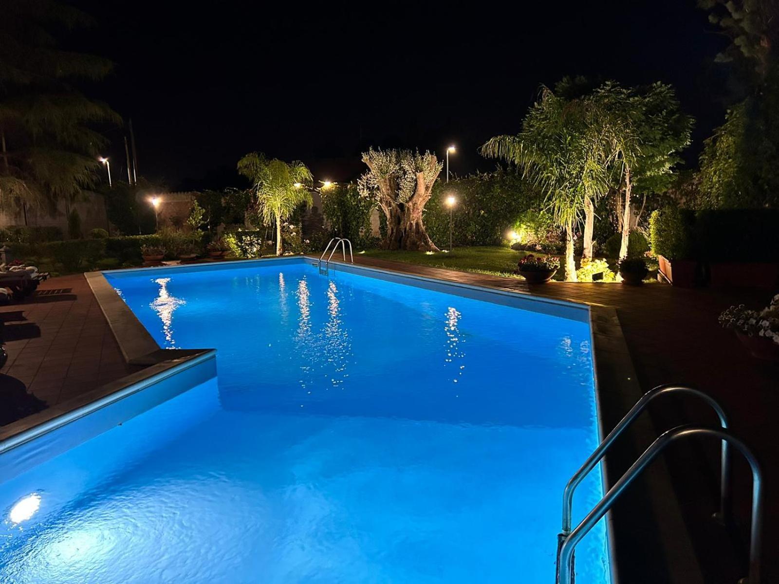Villa Con Piscina Villa Scott Del Bernese นีโกโลซี ภายนอก รูปภาพ