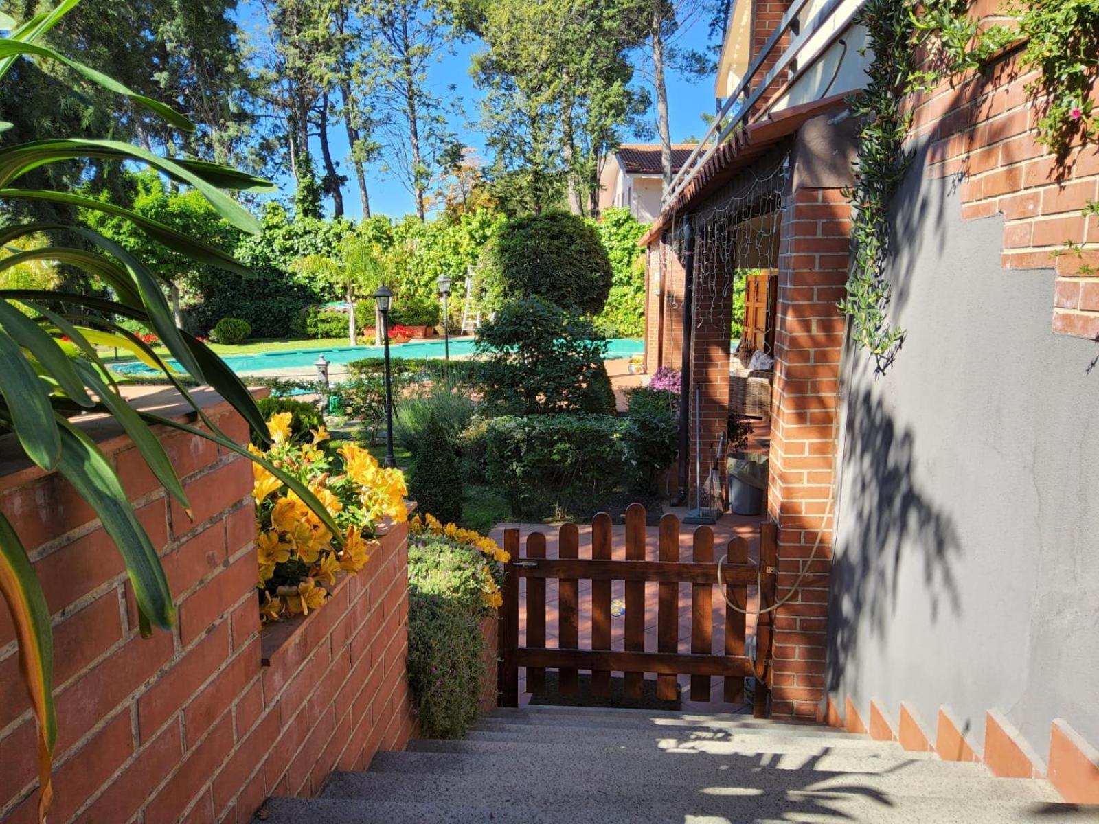 Villa Con Piscina Villa Scott Del Bernese นีโกโลซี ภายนอก รูปภาพ